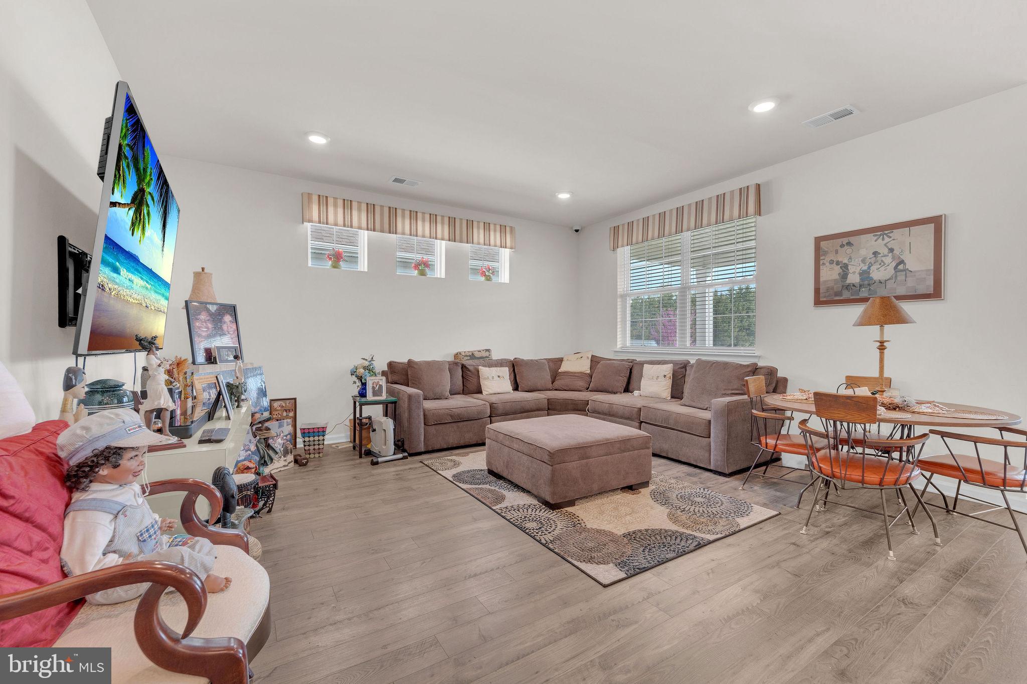 31 Walton Way Delanco, NJ 08075 - Photo 7 of 30 Family room view