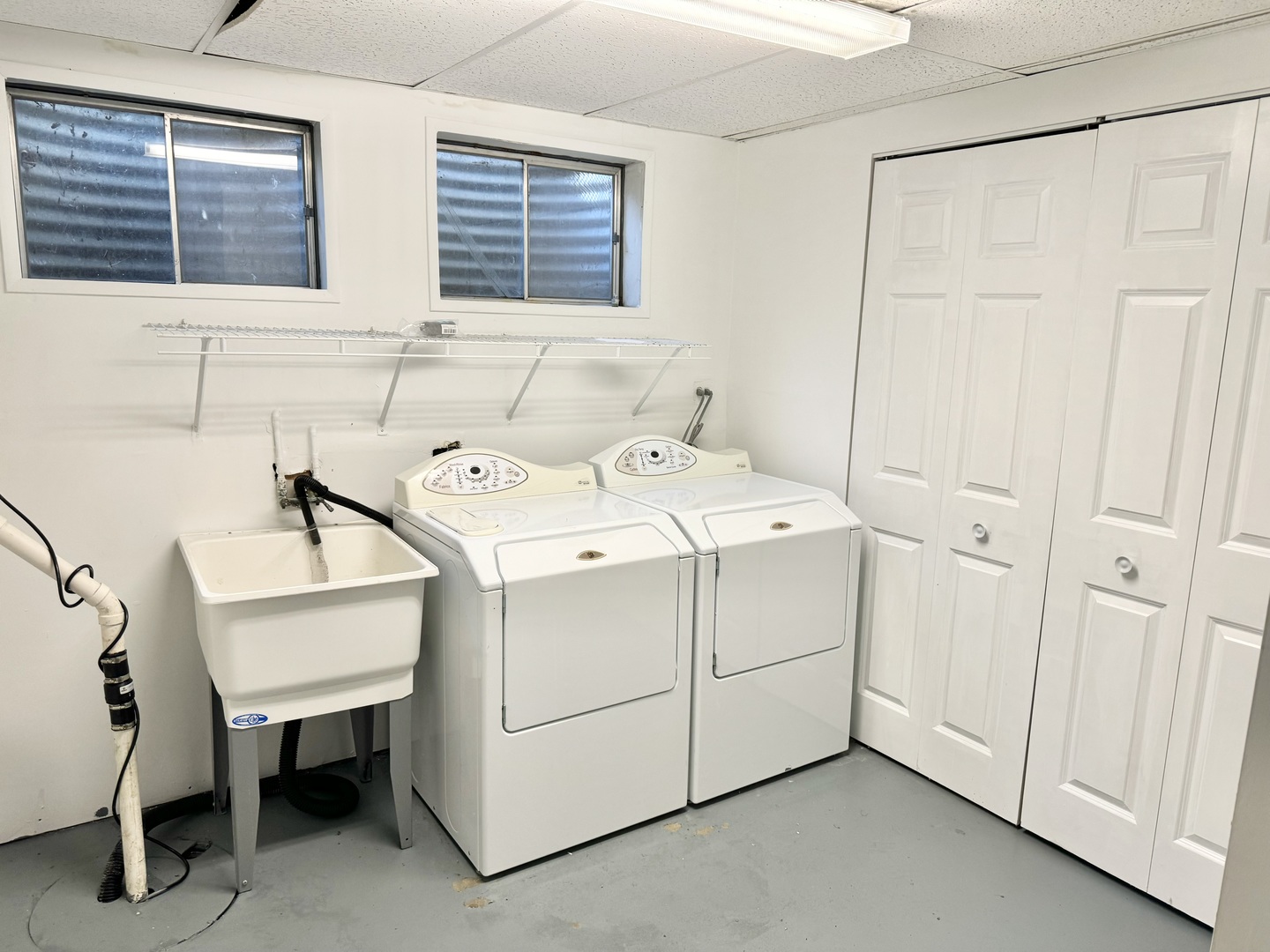 17588 West Summit Drive Grayslake, IL 60030 - Photo 16 of 19 a utility room with dryer and washer
