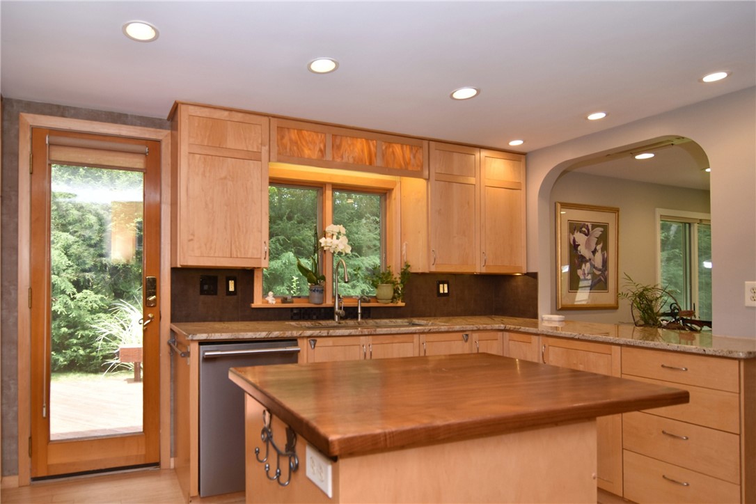 69 Diamond Hill Road Hopkinton, RI 02808 - Photo 6 of 46