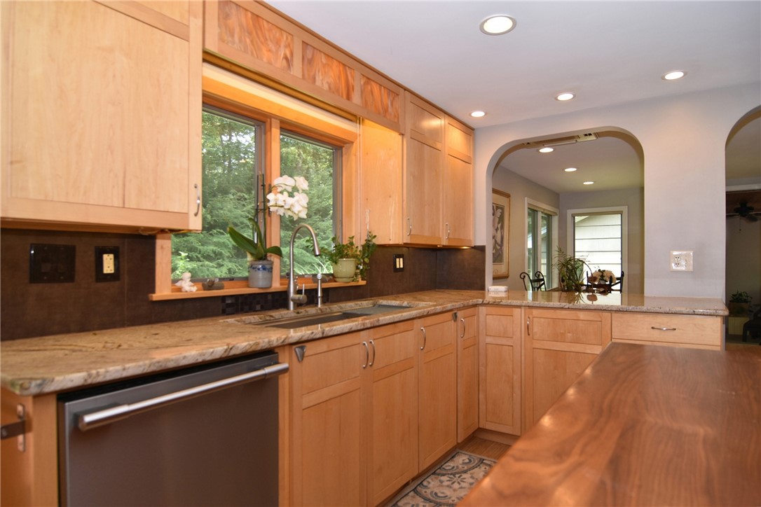 69 Diamond Hill Road Hopkinton, RI 02808 - Photo 10 of 46