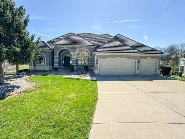 $849,000 | 613 Northeast Persimmon Court, Lee's Summit, MO 64064