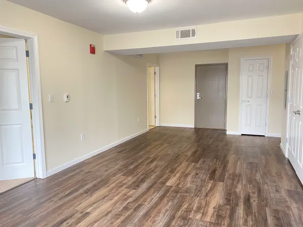 $1,965 | 100 Sentinel Court, Unit 107, Manchester, NH 03103