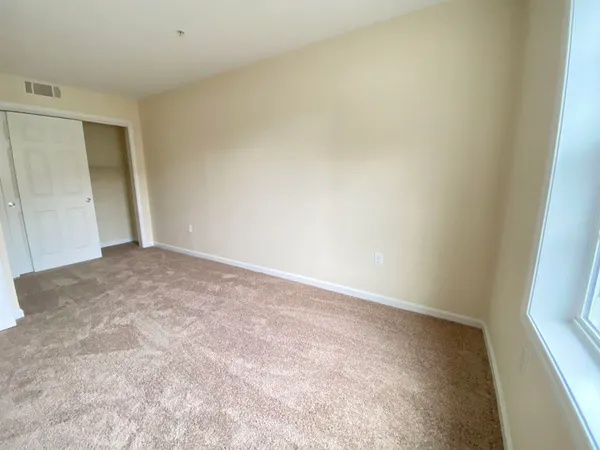 $1,965 | 100 Sentinel Court, Unit 107, Manchester, NH 03103