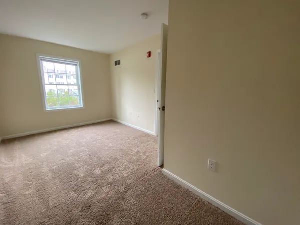 $1,965 | 100 Sentinel Court, Unit 107, Manchester, NH 03103