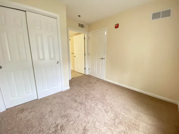 $1,965 | 100 Sentinel Court, Unit 107, Manchester, NH 03103