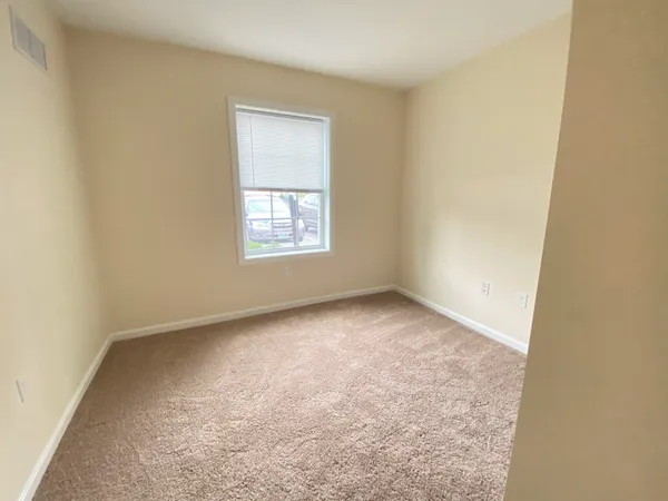 $1,965 | 100 Sentinel Court, Unit 107, Manchester, NH 03103