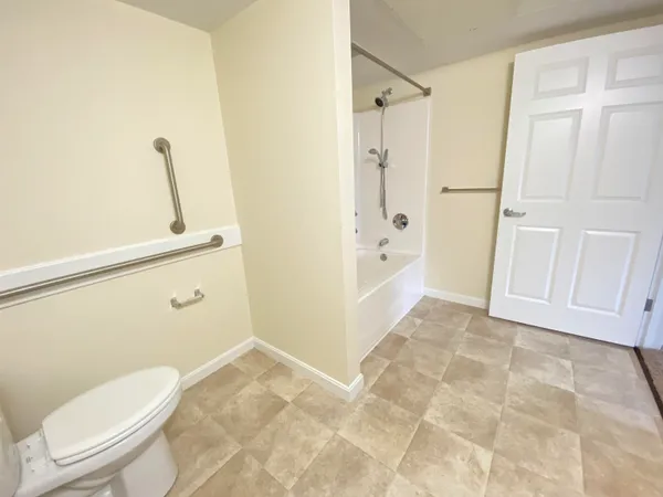 $1,965 | 100 Sentinel Court, Unit 107, Manchester, NH 03103