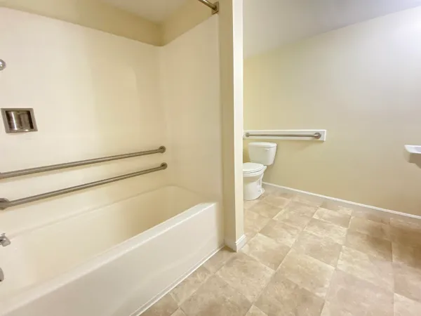 $1,965 | 100 Sentinel Court, Unit 107, Manchester, NH 03103