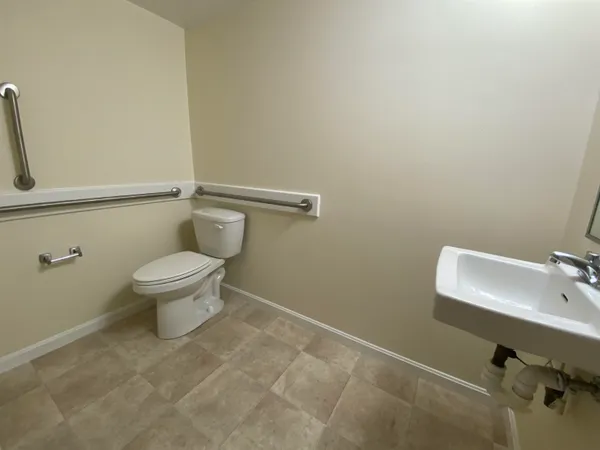 $1,965 | 100 Sentinel Court, Unit 107, Manchester, NH 03103