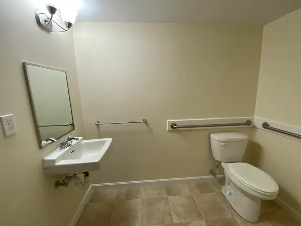 $1,965 | 100 Sentinel Court, Unit 107, Manchester, NH 03103