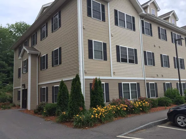 $1,965 | 100 Sentinel Court, Unit 107, Manchester, NH 03103