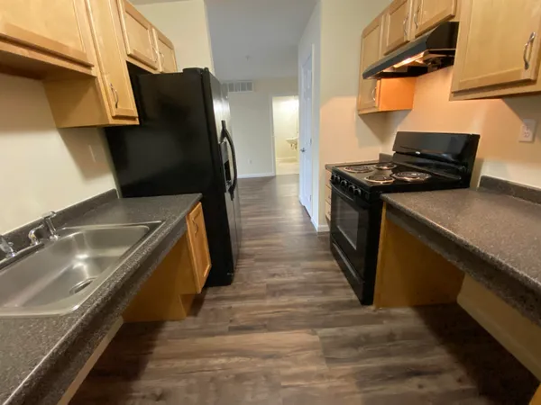 $1,965 | 100 Sentinel Court, Unit 107, Manchester, NH 03103