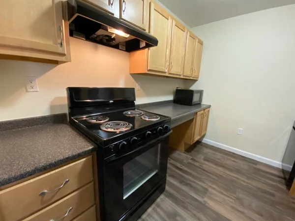 $1,965 | 100 Sentinel Court, Unit 107, Manchester, NH 03103