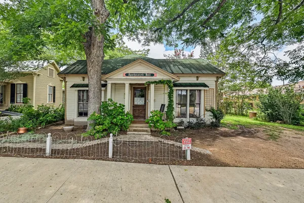 $999,000 | 805 Main Street, Bastrop, TX 78602