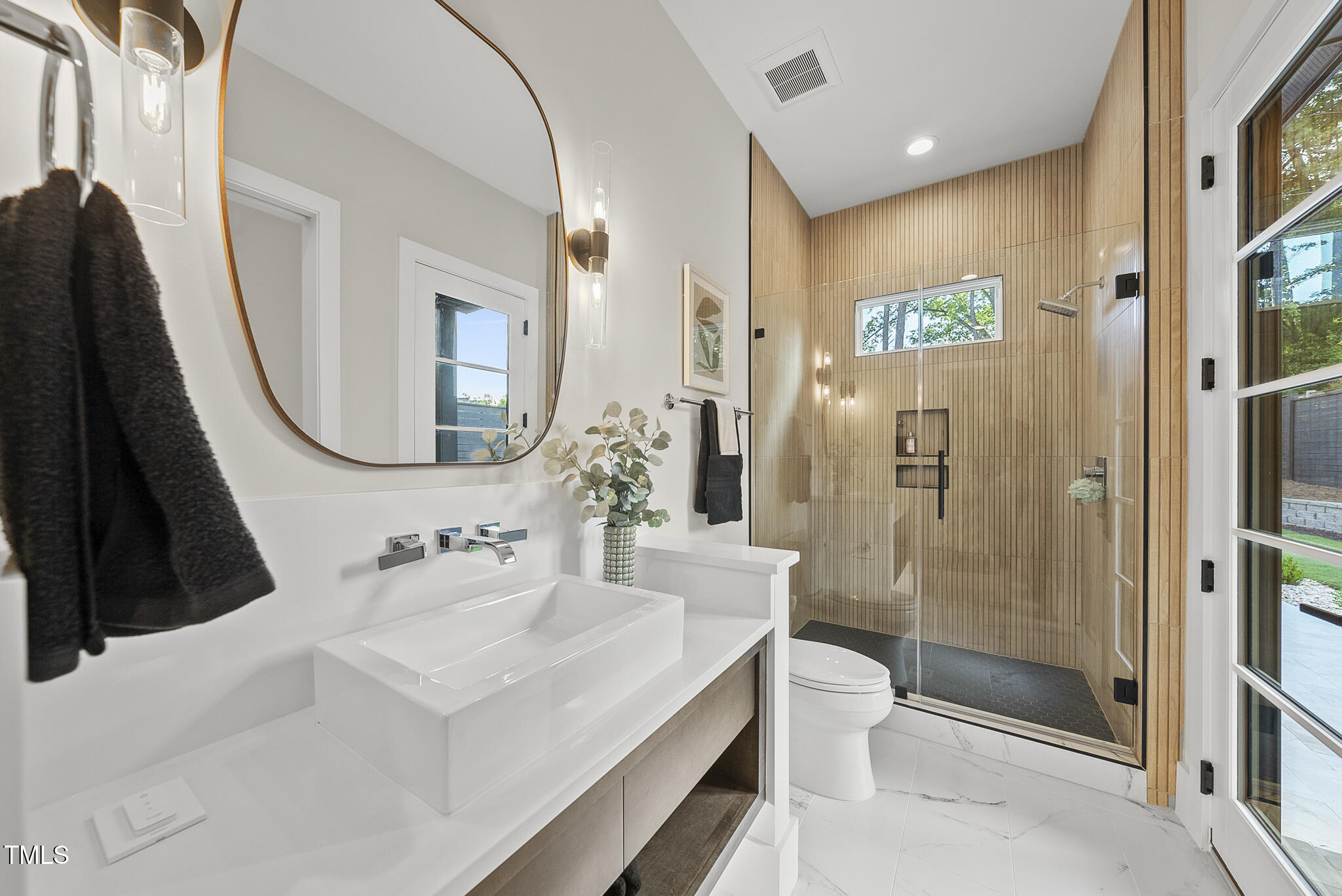 662 Manchester Drive Raleigh, NC 27609 - Photo 21 of 46 Guest/Pool Bath
