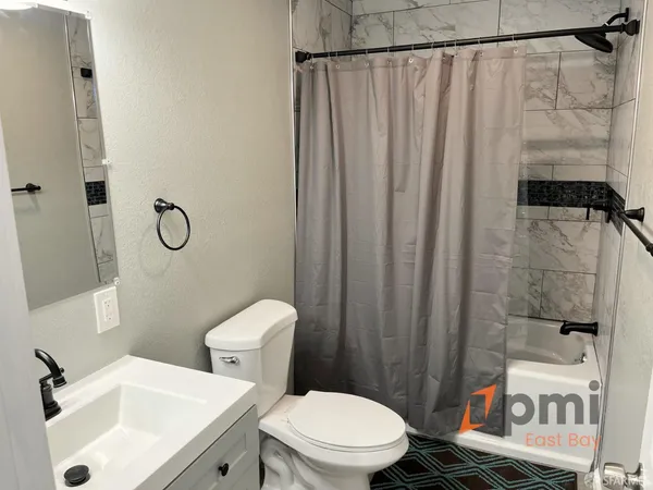 $2,340 | 303 Virginia Street, Unit B, Crockett, CA 94525