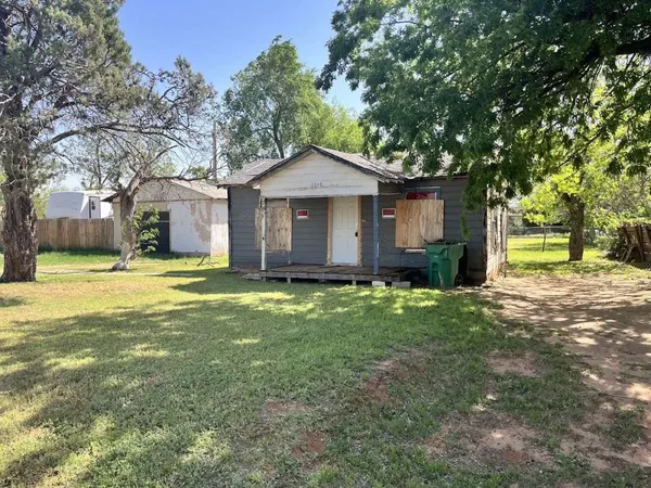 $29,800 | 2517 Bowie Street, Vernon, TX 76384