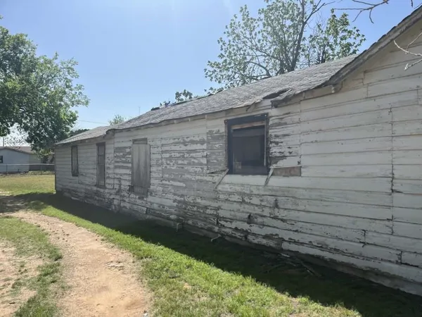 $29,800 | 2517 Bowie Street, Vernon, TX 76384