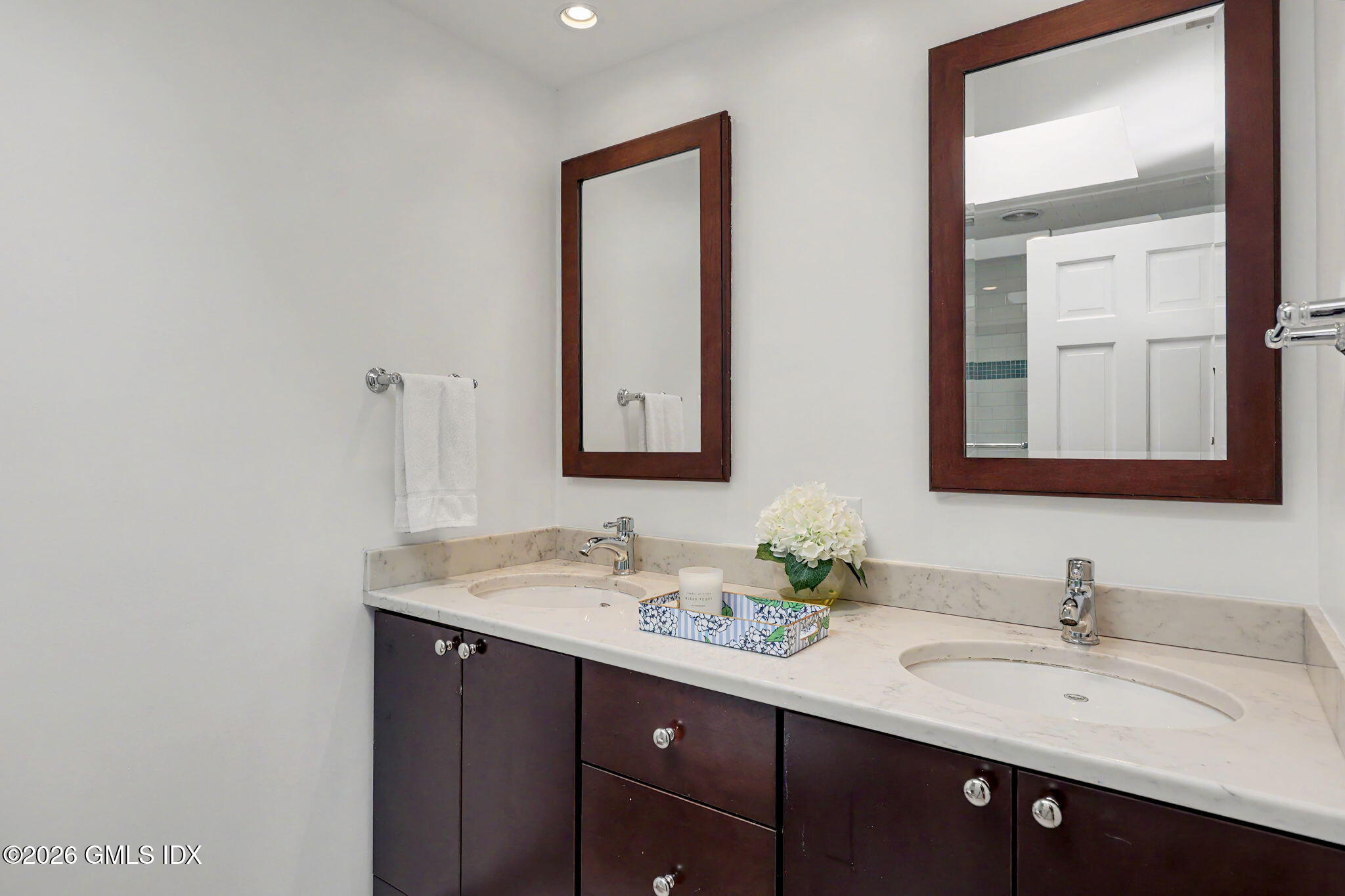 32 Welwyn Road Riverside, CT 06878 - Photo 10 of 23 Primary Bath