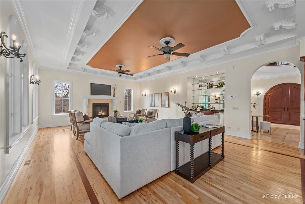 27 West Onwentsia Road Lake Forest, IL 60045 - Photo 23 of 73 a view of living room with furniture and wooden floor