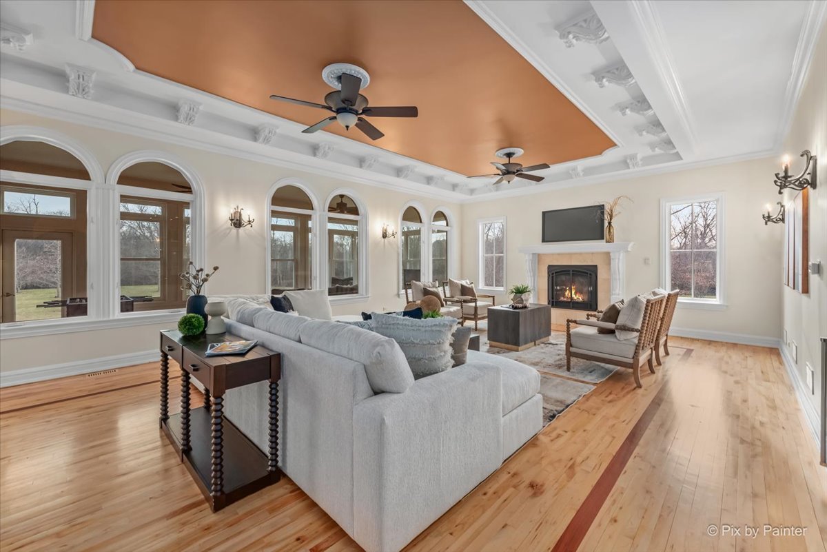 27 West Onwentsia Road Lake Forest, IL 60045 - Photo 24 of 73 a living room with furniture and wooden floor