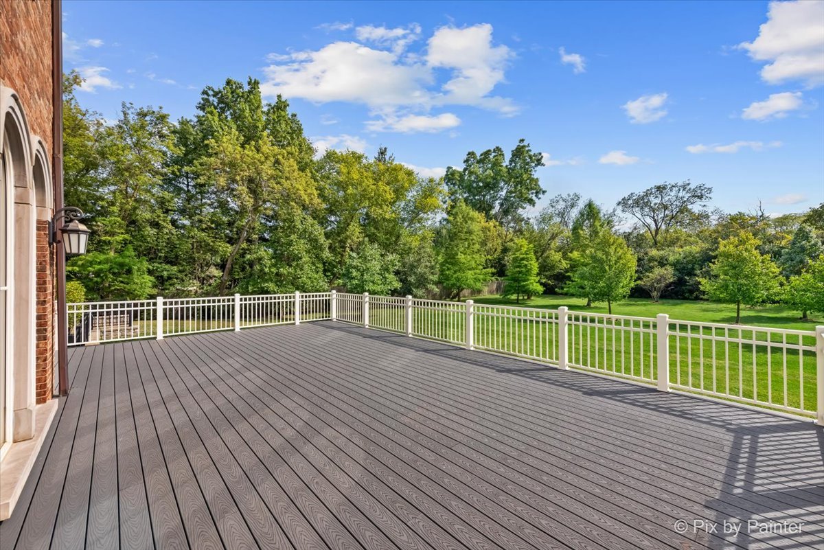 27 West Onwentsia Road Lake Forest, IL 60045 - Photo 64 of 73 a view of a balcony with a floor
