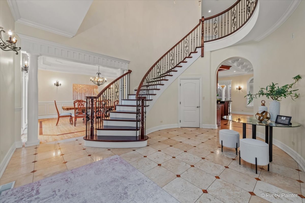 27 West Onwentsia Road Lake Forest, IL 60045 - Photo 7 of 73 a view of entryway and hall