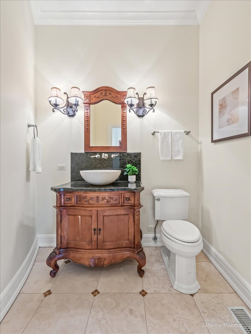 27 West Onwentsia Road Lake Forest, IL 60045 - Photo 10 of 73 a bathroom with a toilet a sink and mirror