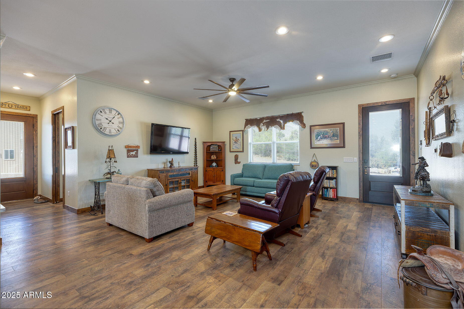 828 North Gun Creek Road Payson, AZ 85541 - Photo 12 of 57 a living room with fireplace furniture and a flat screen tv