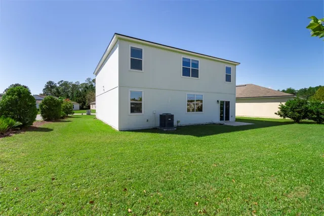 a view of a house with backyard