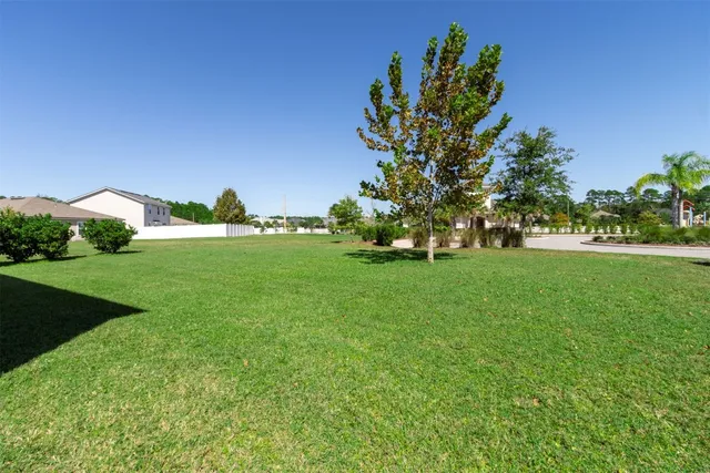 a sign that is sitting in front of a building