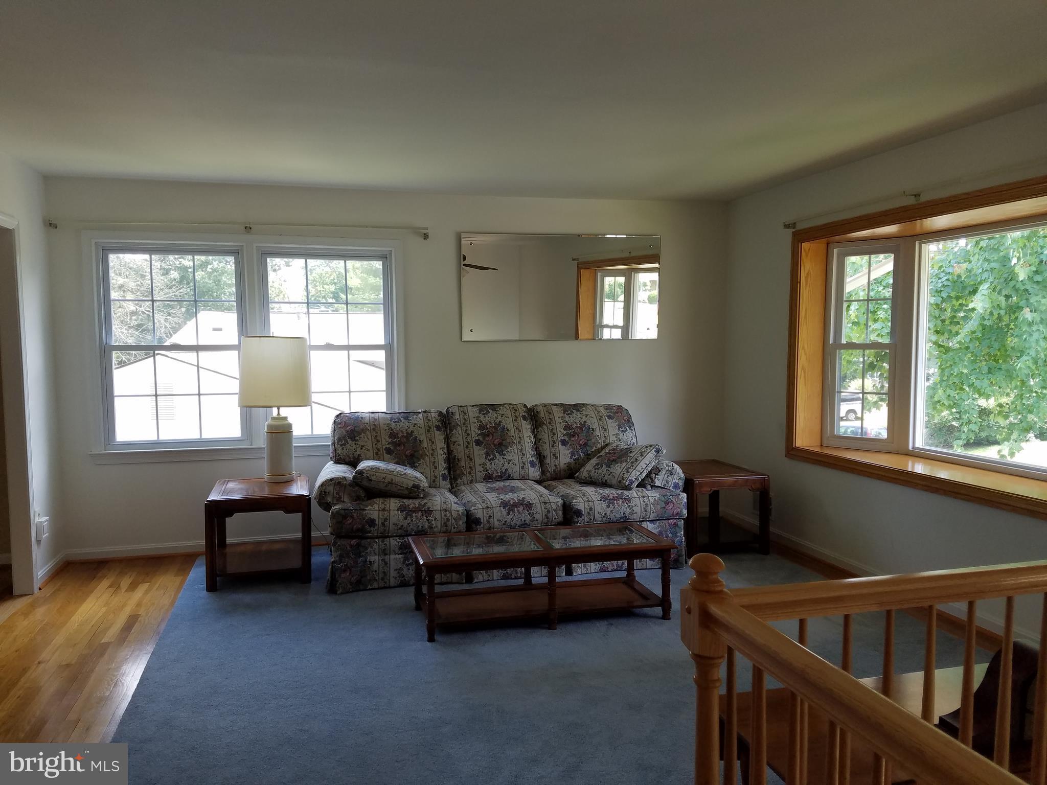 10004 Botsford Road Manassas, VA 20109 - Photo 6 of 20 Living Room