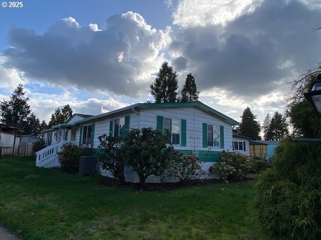 1125 58th Street, Unit 77 Springfield, OR 97478 - Photo 2 of 22 a front view of house with a garden