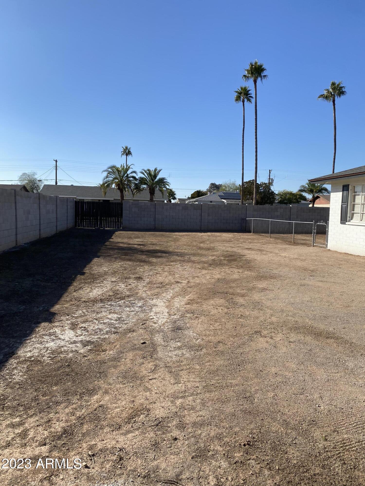 3851 West Cheery Lynn Road Phoenix, AZ 85019 - Photo 5 of 17 IMG_3908