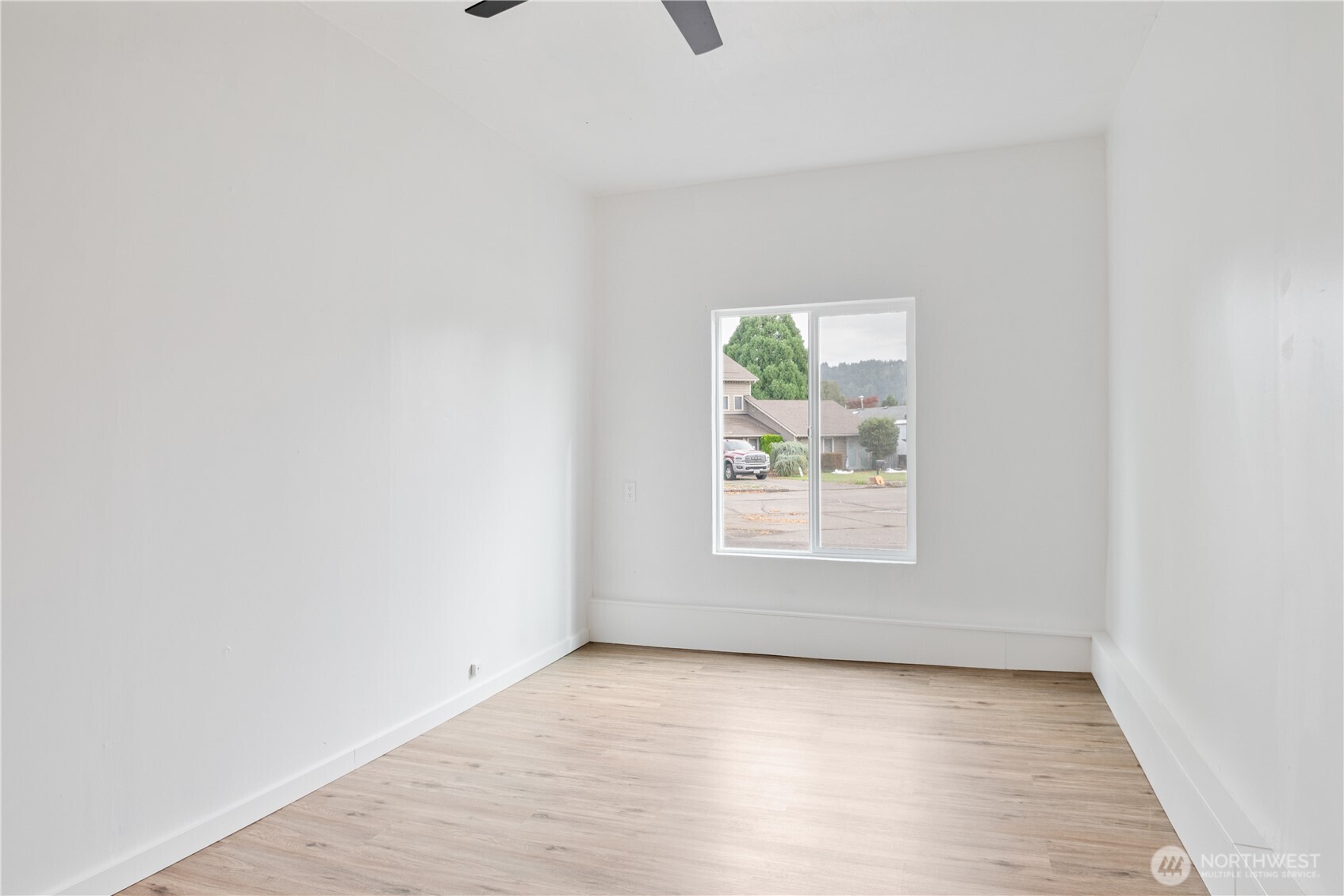 2421 Hickory Avenue Longview, WA 98632 - Photo 19 of 26 an empty room with a window