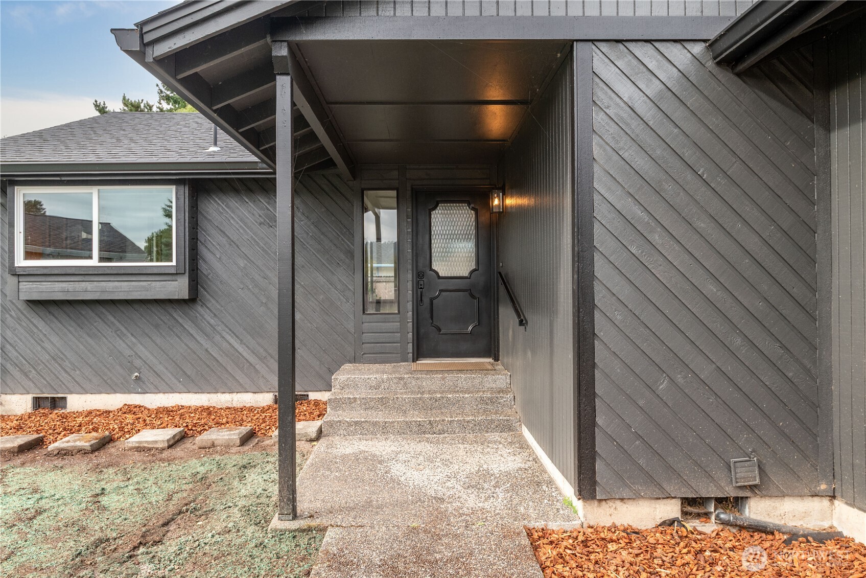 2421 Hickory Avenue Longview, WA 98632 - Photo 3 of 26 a view of entryway door