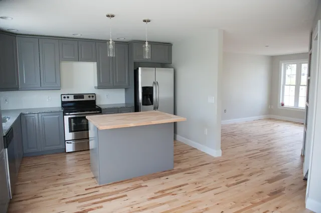 $2,650 | 635 Hanover Street, Manchester, NH 03104