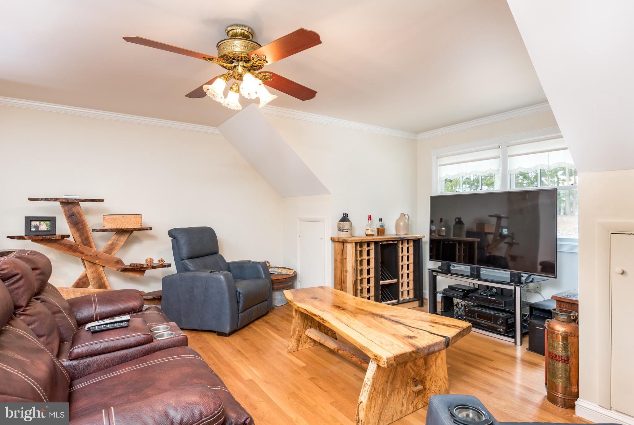 6217 Wilson Road Marshall, VA 20115 - Photo 27 of 38 Family/Living Room