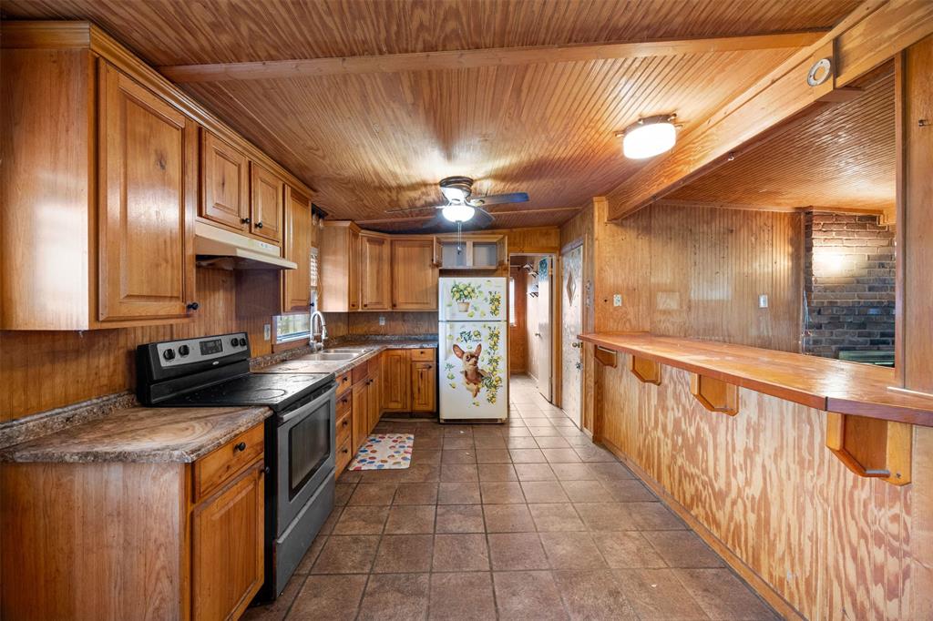 237 Linda Lee Crossing Whitney, TX 76692 - Photo 7 of 26