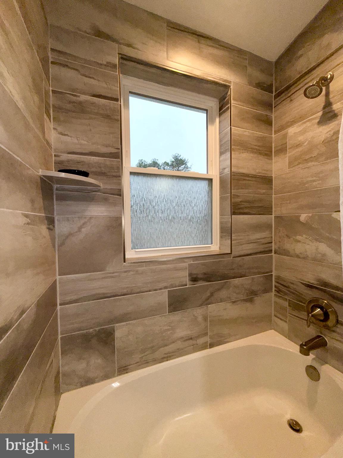 142 Farmington Road West Accokeek, MD 20607 - Photo 68 of 112 a bathroom with a bathtub