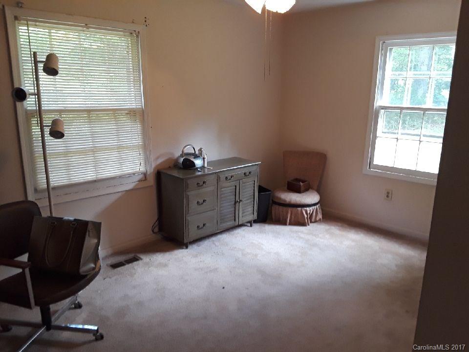 323 North Burris Road Sharon, SC 29742 - Photo 6 of 8 a room with a window
