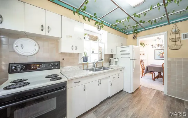 $165,000 | 9911 Dennison Avenue, Overland, MO 63114