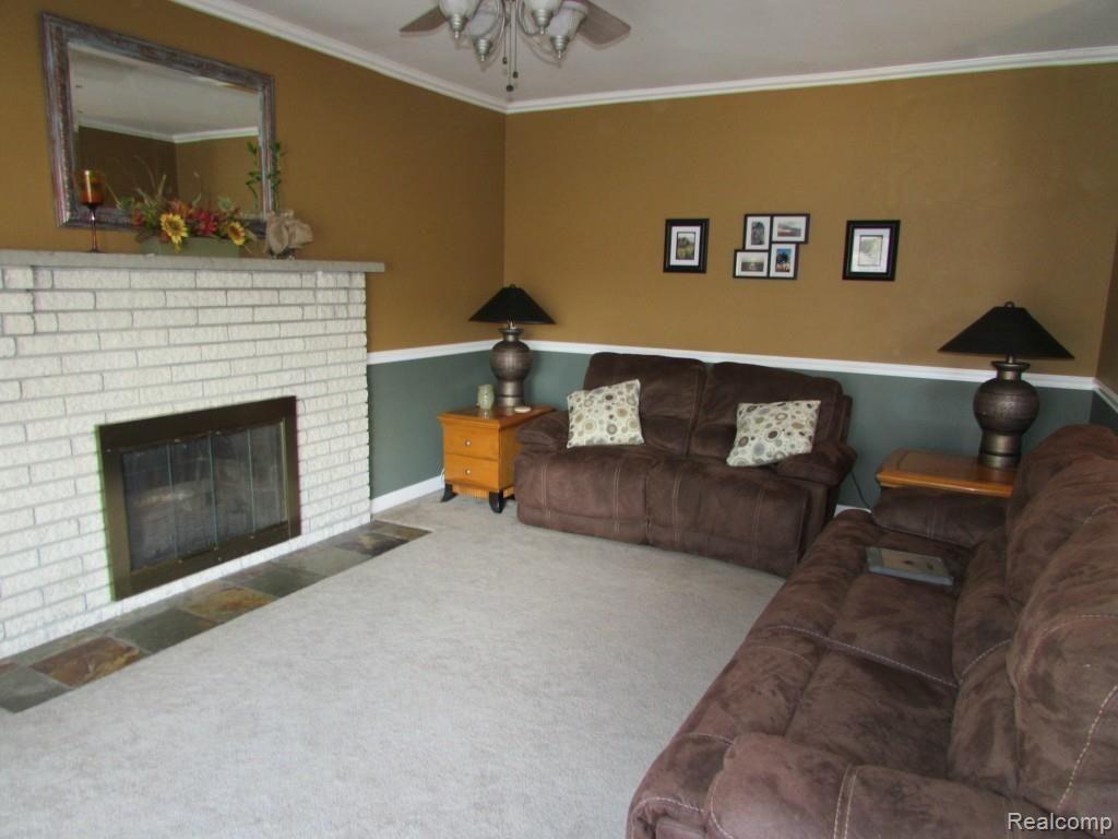 883 Meadowlake Road Canton, MI 48188 - Photo 12 of 34 Fam room 2.jpg