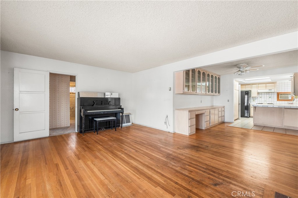 3920 Buckingham Road Los Angeles, CA 90008 - Photo 3 of 25 Gallery Image 3