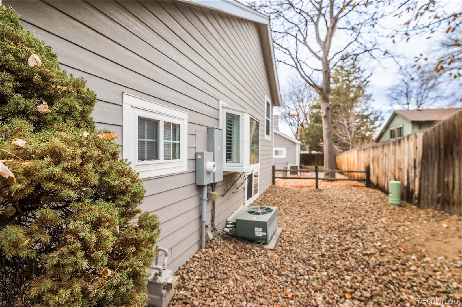2920 South Racine Street Aurora, CO 80014 - Photo 34 of 36 a backyard of a house with table and chairs