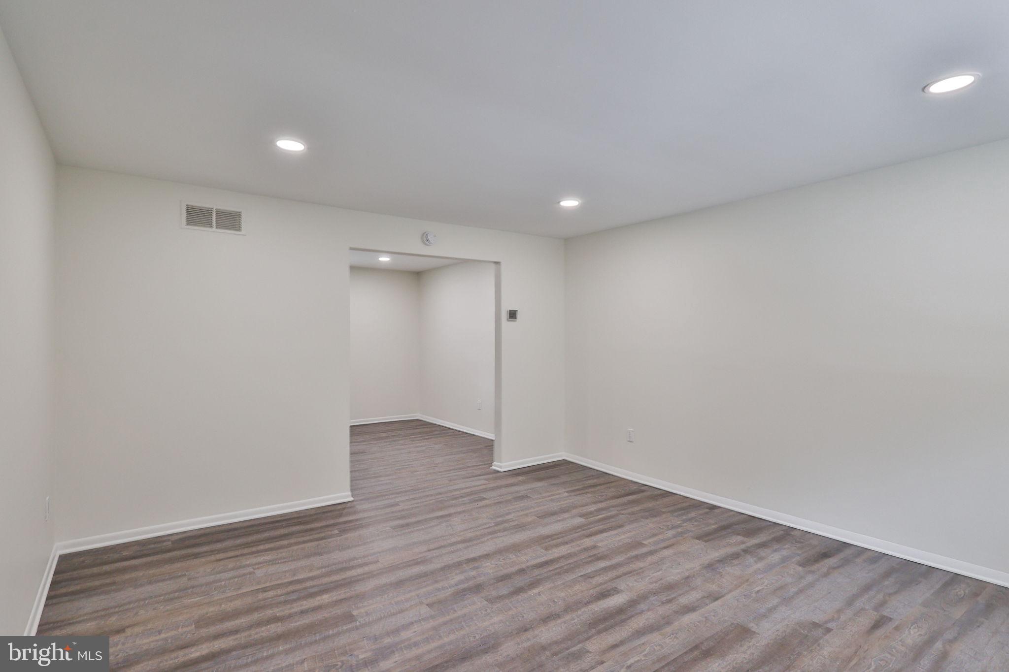 305 South Warminster Road, Unit D5 Hatboro, PA 19040 - Photo 3 of 34