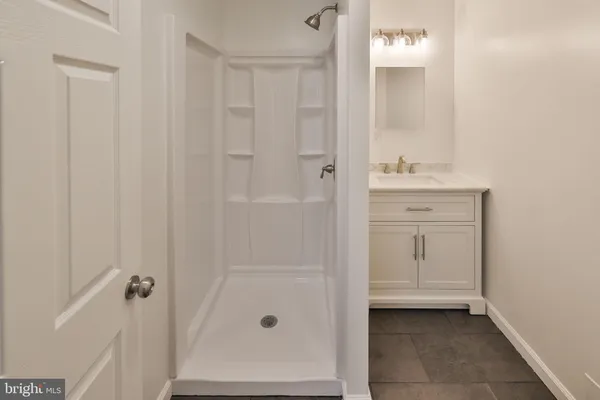 $2,375 | 305 South Warminster Road, Unit D5, Hatboro, PA 19040