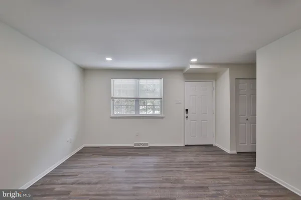 $2,375 | 305 South Warminster Road, Unit D5, Hatboro, PA 19040