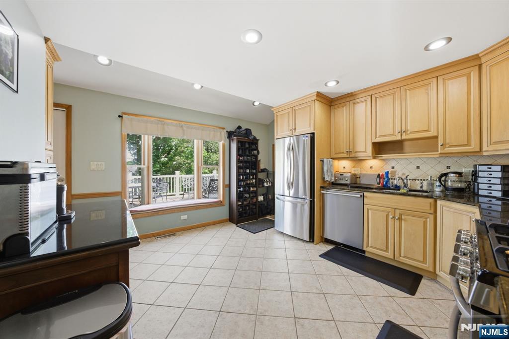 46 Oakley Terrace Nutley, NJ 07110 - Photo 11 of 27