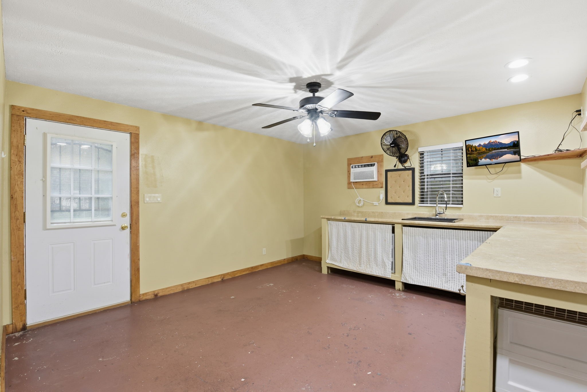 21531 Tophill Drive Spring, TX 77388 - Photo 33 of 49 a very nice looking room with a large window